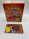 Bundle! Pokemon Topps Series 1 Booster Pack fra 1999, akrylbox, akrylplate, og displaystand! thumbnail
